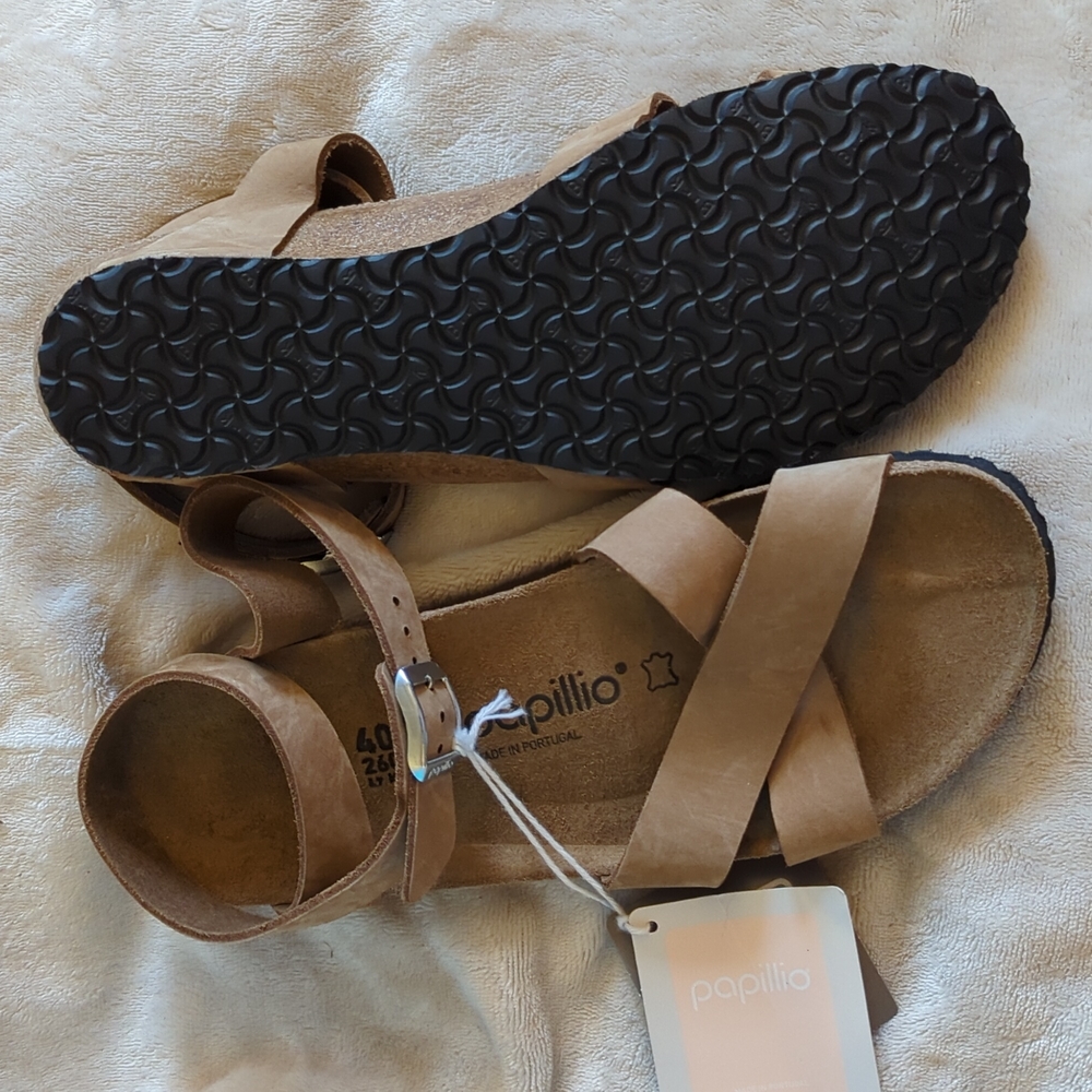 New (with tags) Burkinstock Papillio "Lola" Sandals- Sand Nubuck color
